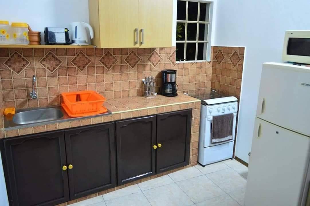Bluestar Appartement 3, Centre De กรองด์เบย์ ภายนอก รูปภาพ