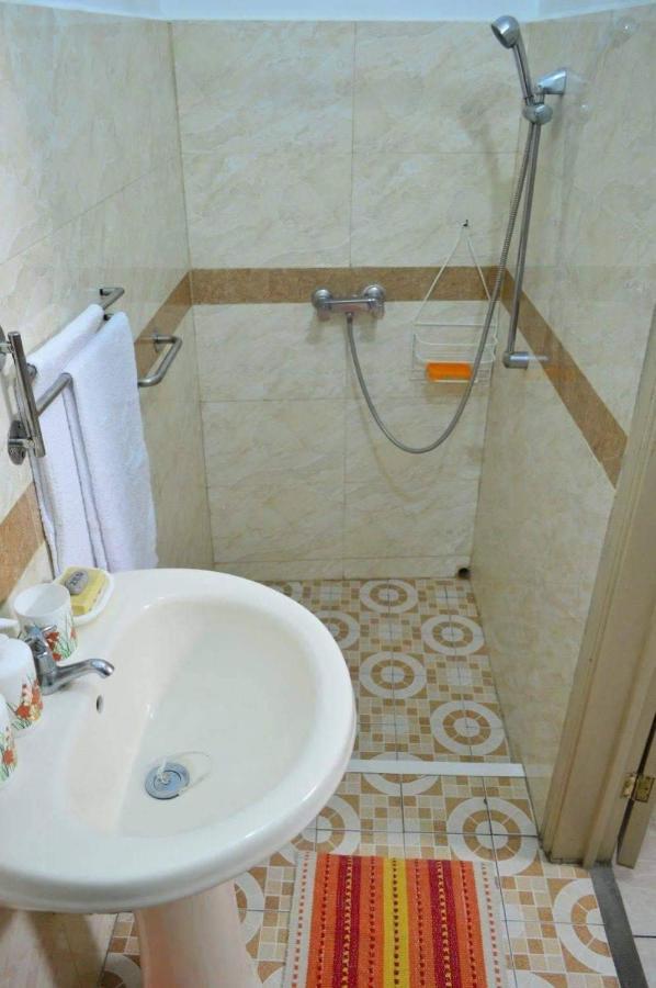 Bluestar Appartement 3, Centre De กรองด์เบย์ ภายนอก รูปภาพ